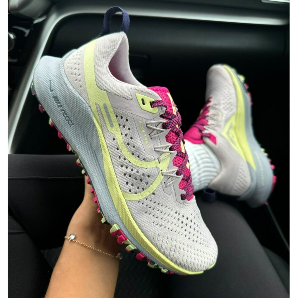 F47- SIZE 6 WOMEN'S NIKE REACT PEGASUS TRAIL 4 PLATINUM VIOLET / GREEN DJ6159 00